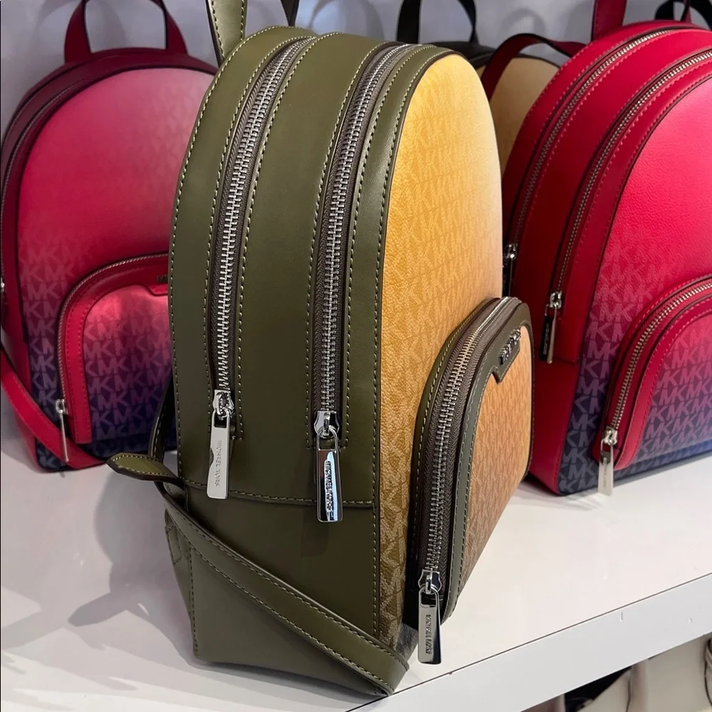 MICHAEL KORS Jaycee Medium Ombré Signature Logo Backpack
Olive Combo
NWT - Picture 3 of 16
